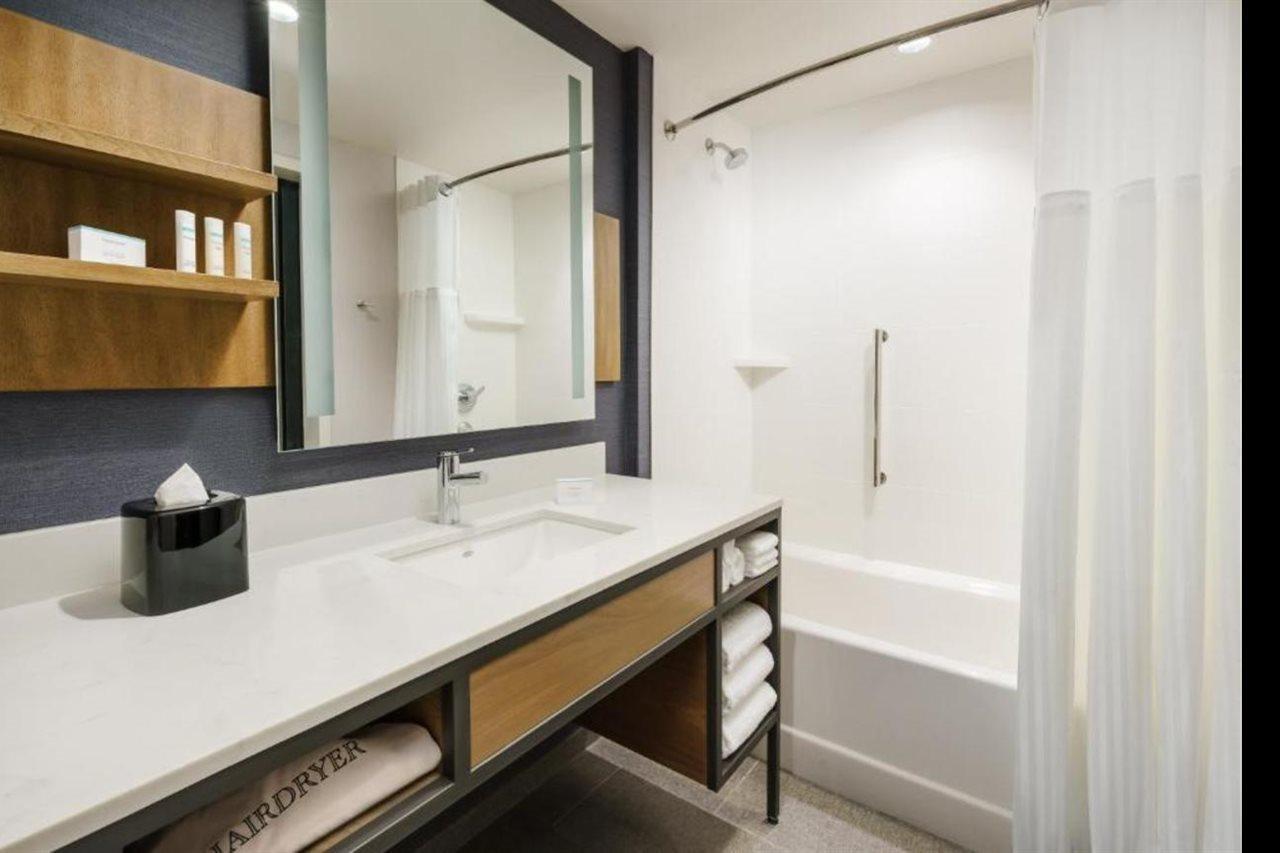 Hilton Garden Inn Sunnyvale Exterior photo